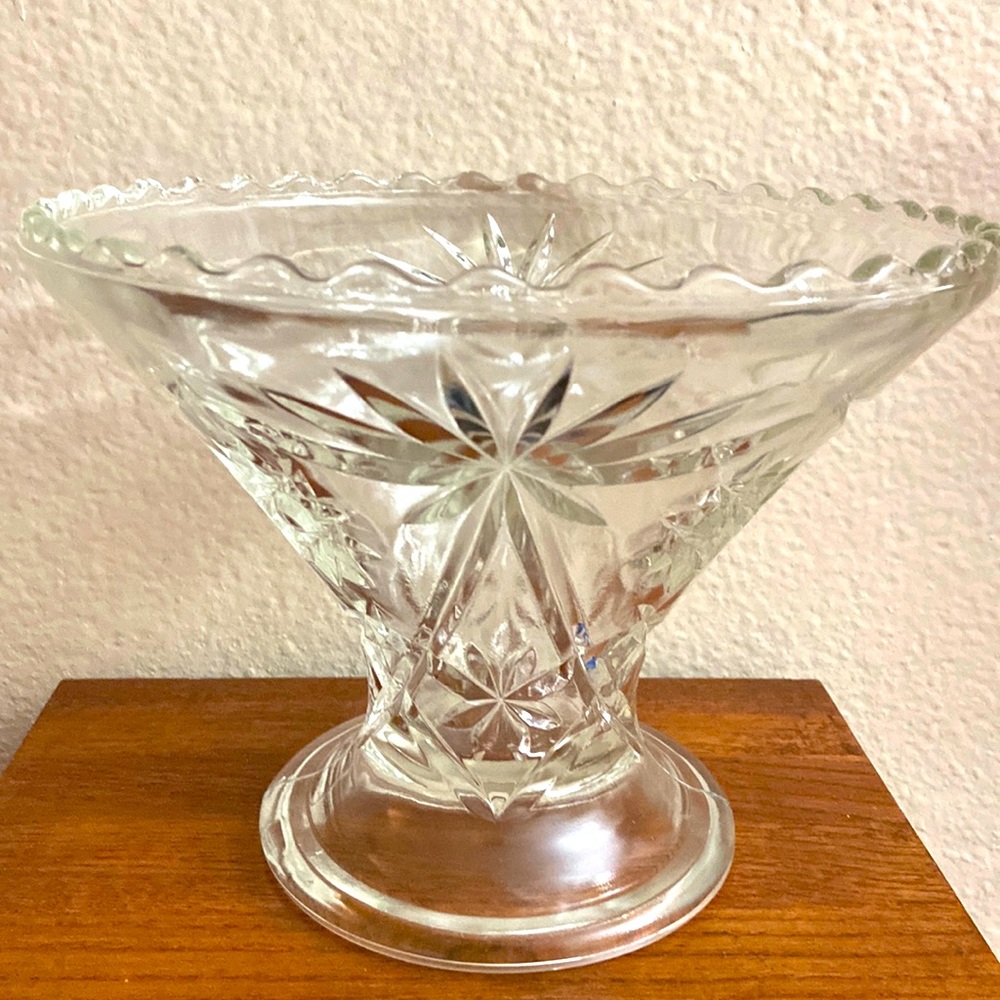 Vintage EAPG Anchor Hocking Starburst Pattern Glass Pedestal Bowl